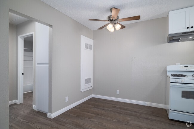 1BR, 1BA - 635SF - Dining Room
