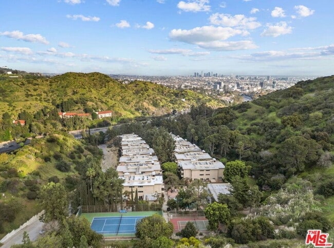 Building Photo - 6712 Hillpark Dr Unit #405