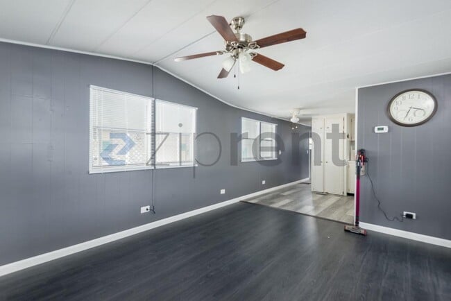 Photo - Unit #322