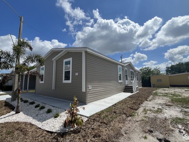 Building Photo - 267 Mongoose Ln