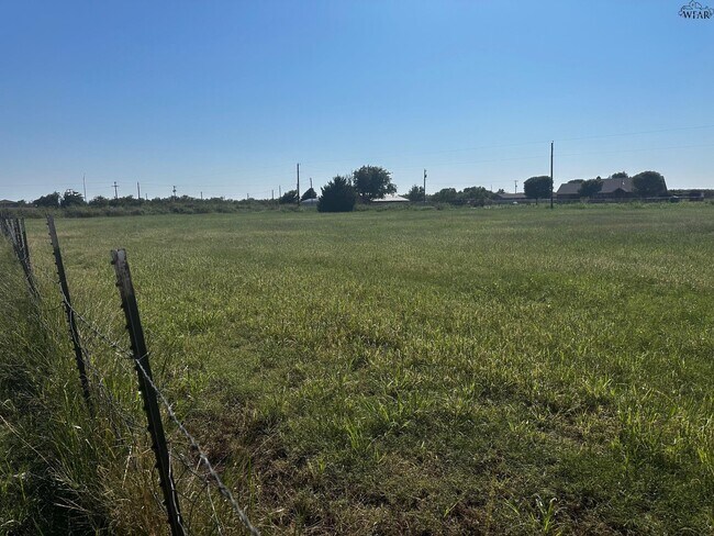 Photo - 2065 Peterson Rd S