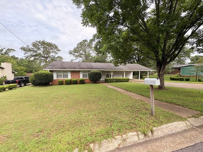 Building Photo - 102 Navaho Dr