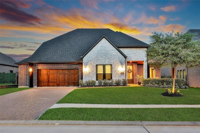 Photo - 1015 Oak Briar Ln