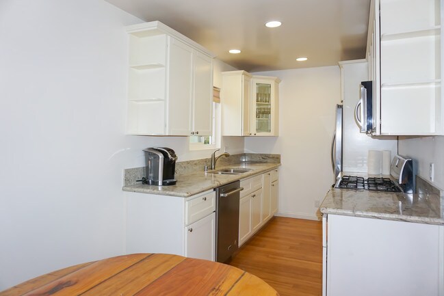 Kitchen - Santa Monica Beach CoLiving