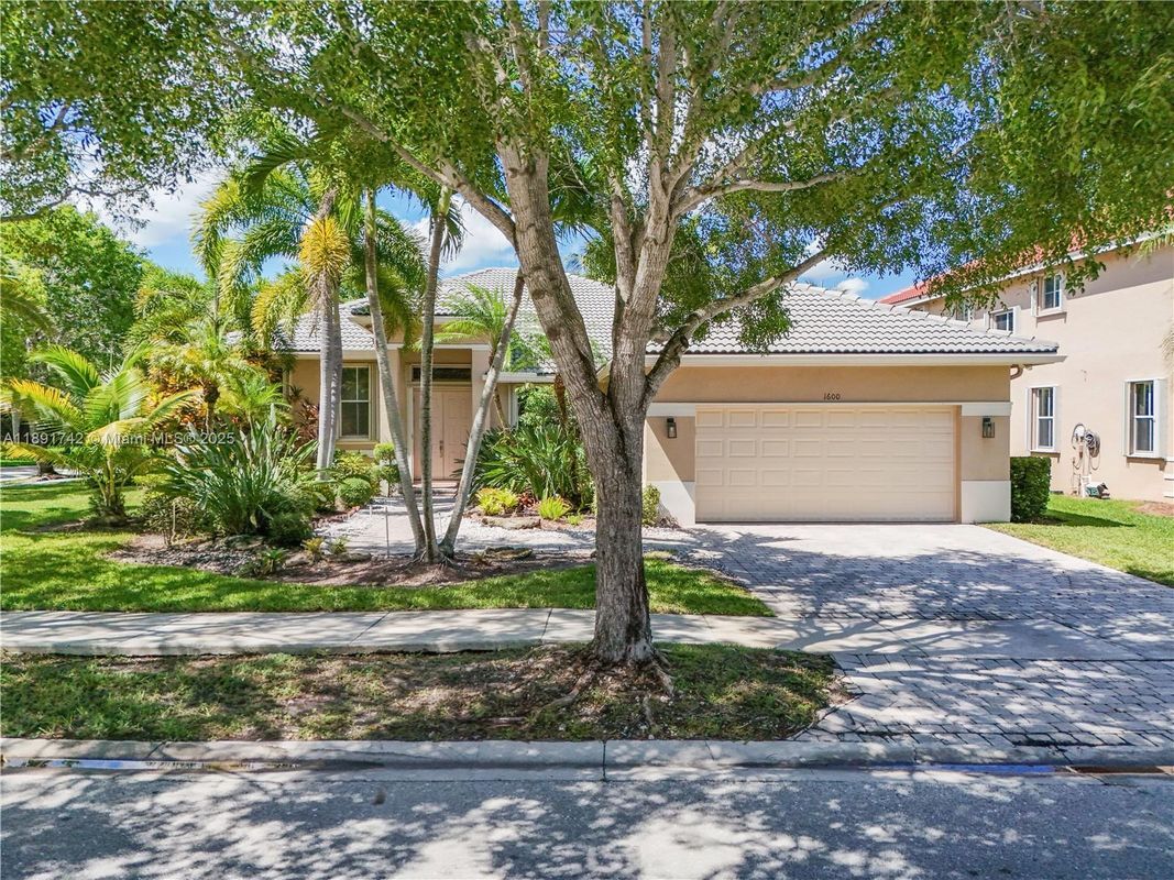 Photo - 1600 Blue Jay Cir