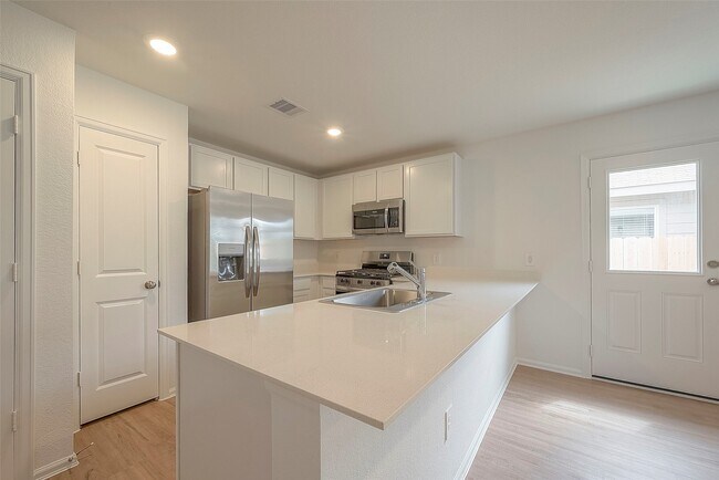 Photo - 1491 Las Cuevas Dr