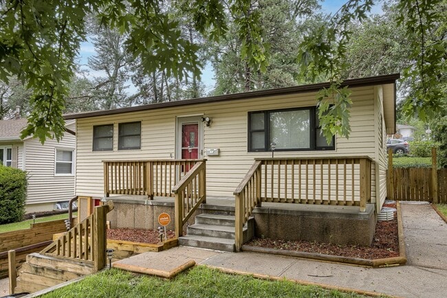 Photo - Charming 2 Bedroom With Bonus Room!!