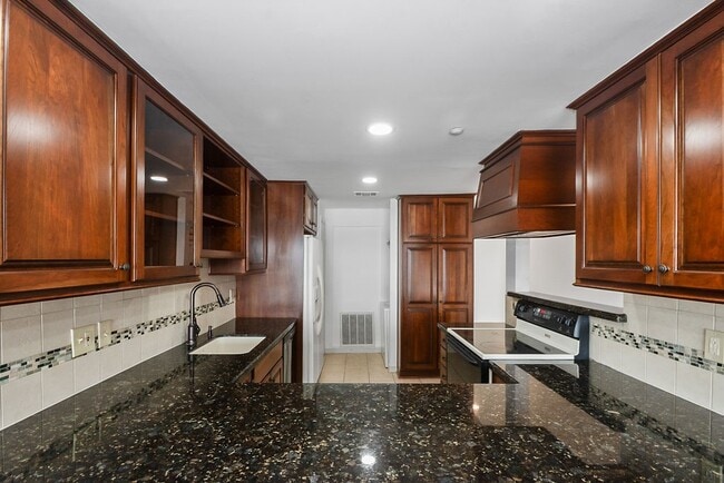 Photo - 401 Lakeside Ln Unit 311