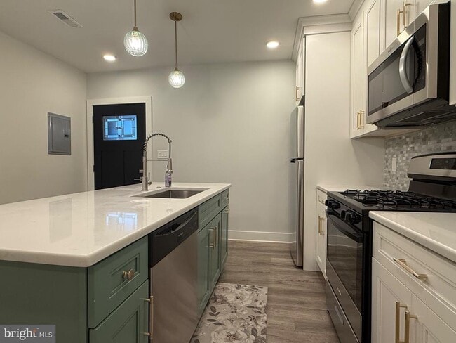 415 E Jasper St Unit 2
