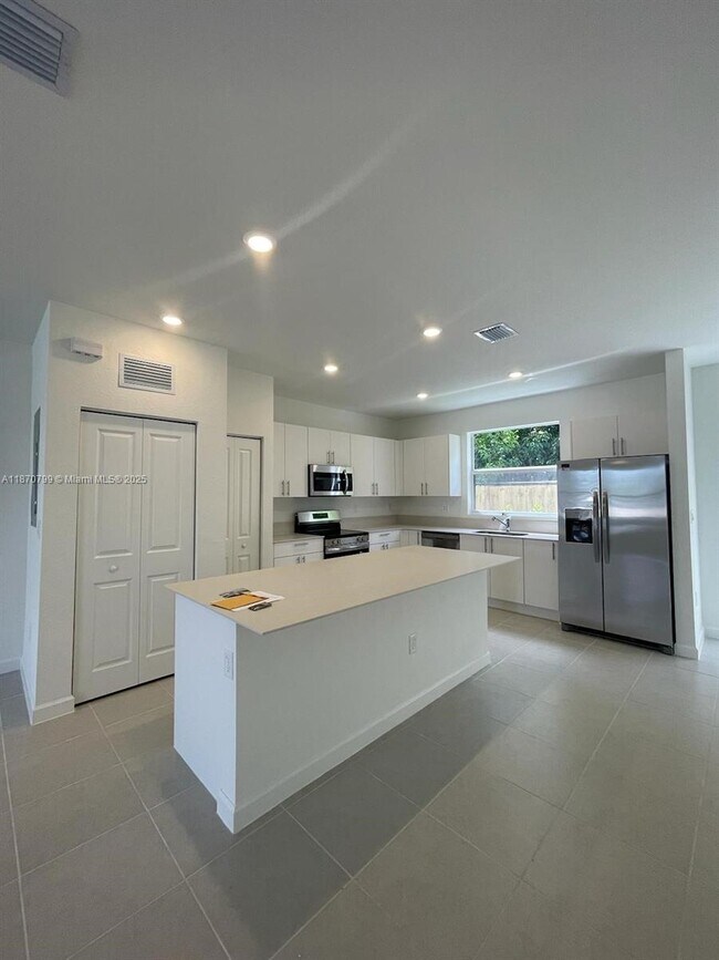 Photo - 144 SE 10th St