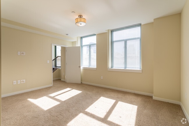 2BR, 2.5BA - 1,958 SF
