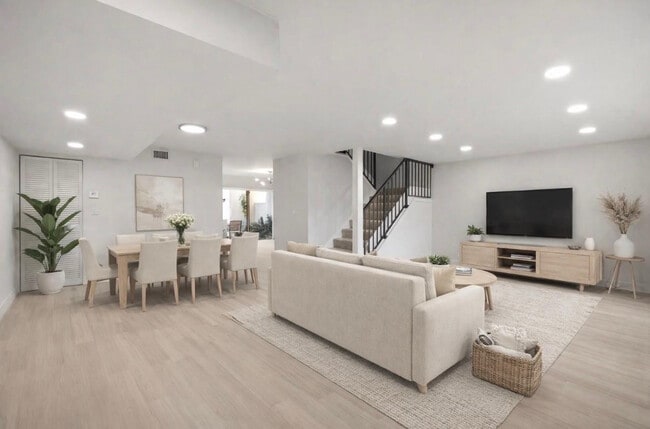 Building Photo - 3012 Willow Ln