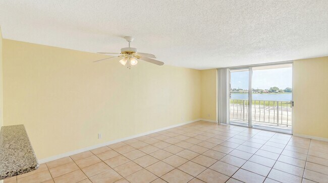 Photo - 470 Executive Center Dr