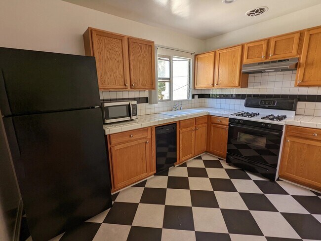 Photo - 1331 N Poinsettia Pl Unidad 8