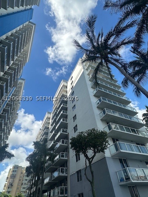 5091 NW 7th St Unit 1008
