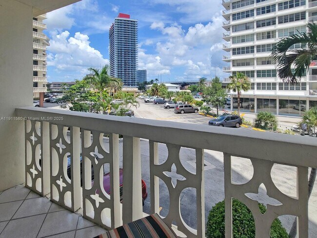Photo - 1825 S Ocean Dr Unidad 206