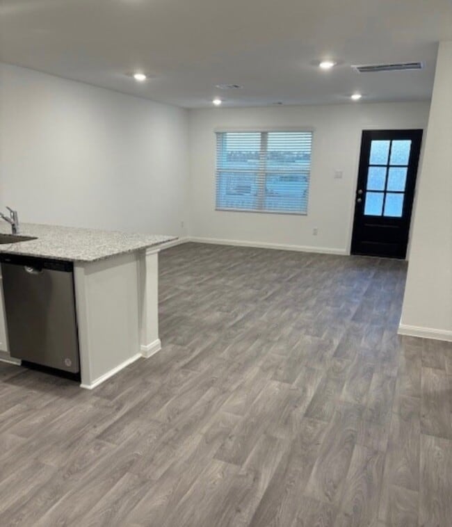 Photo - 14634 New Vlg Dr