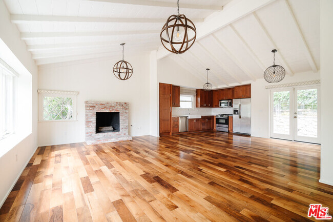 Building Photo - 2850 Nichols Canyon Rd Rental