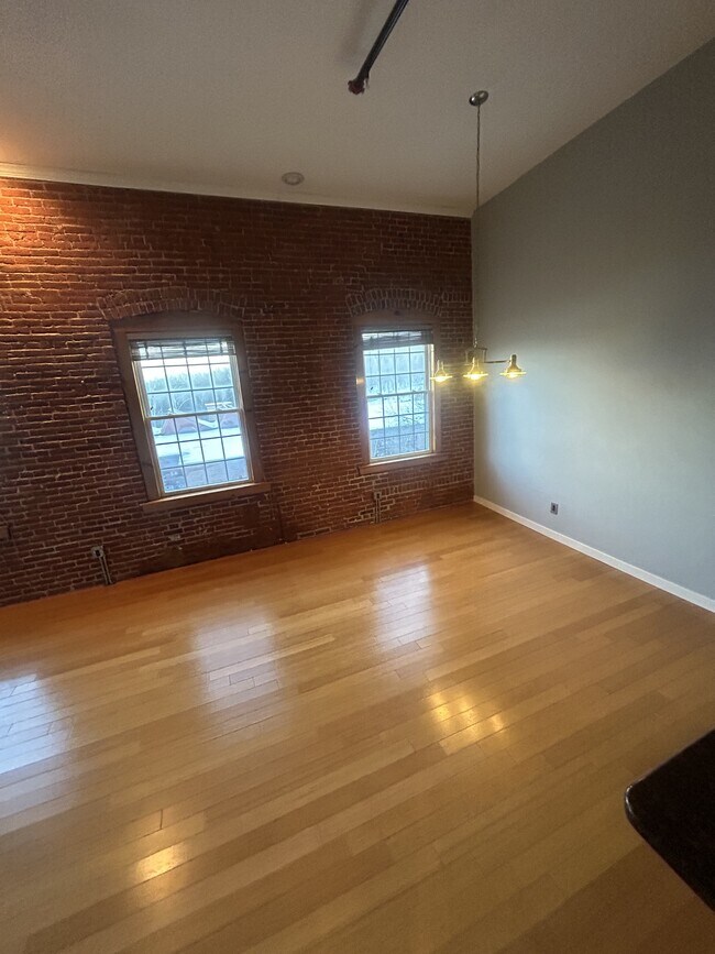 Photo - 1511 Main St