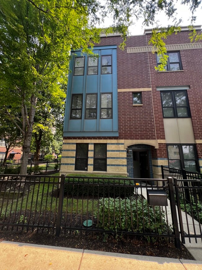Building Photo - 1153 N Cambridge Ave Rental