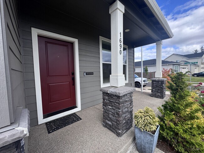 Photo - 1690 S Quartz Dr