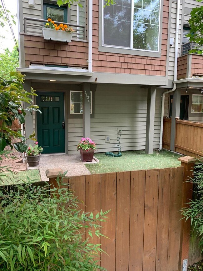 Photo - In the heart of Green Lake 3 bed 2.5 bath townhome for rent