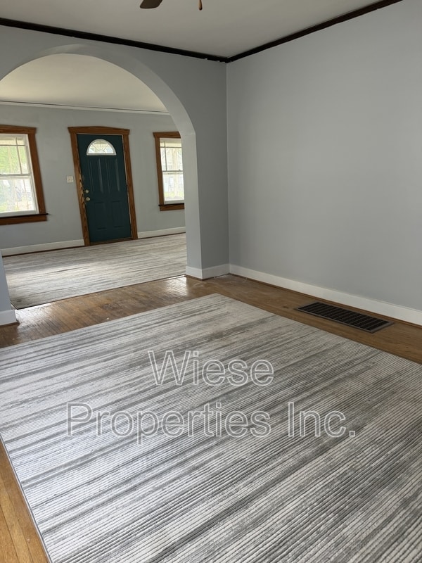 Photo - 2328 S 10th St