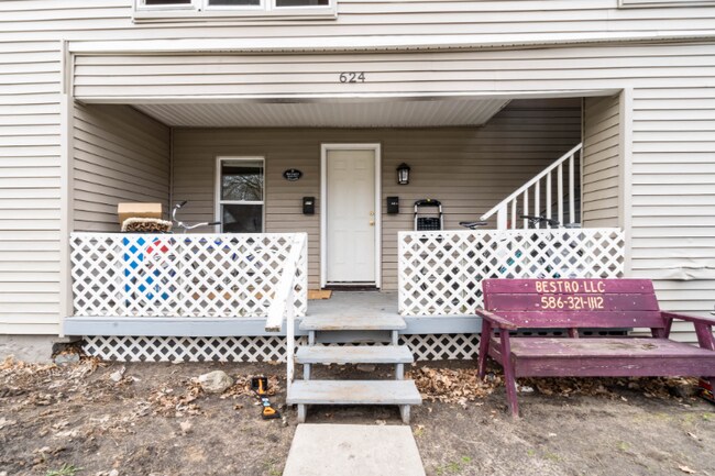 Photo - 624 S Lansing St