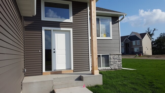 Photo - 3984 Stone Point Dr NE