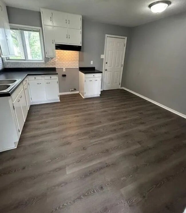 Photo - 802 St Thomas Ln
