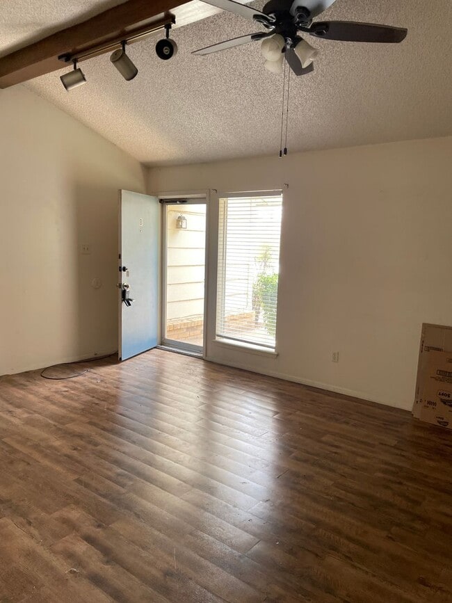 Photo - 7409 Waco Ave Unidad B