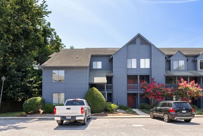 Building Photo - Available now. Beautifully updated 3 BR/2.... Rental