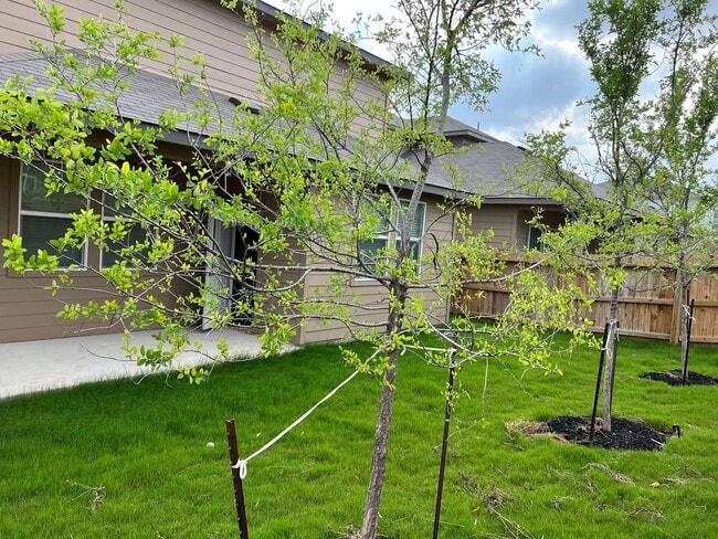Building Photo - Riverside Rental