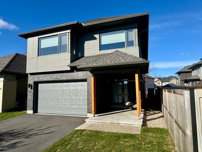 Building Photo - Stunning 4-Bedroom Family Home in Riverside South, Ottawa Unit 1