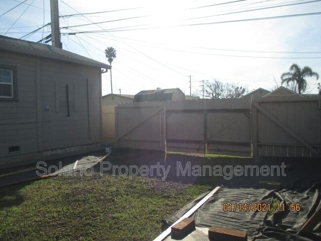 Photo - 721 Broadway St