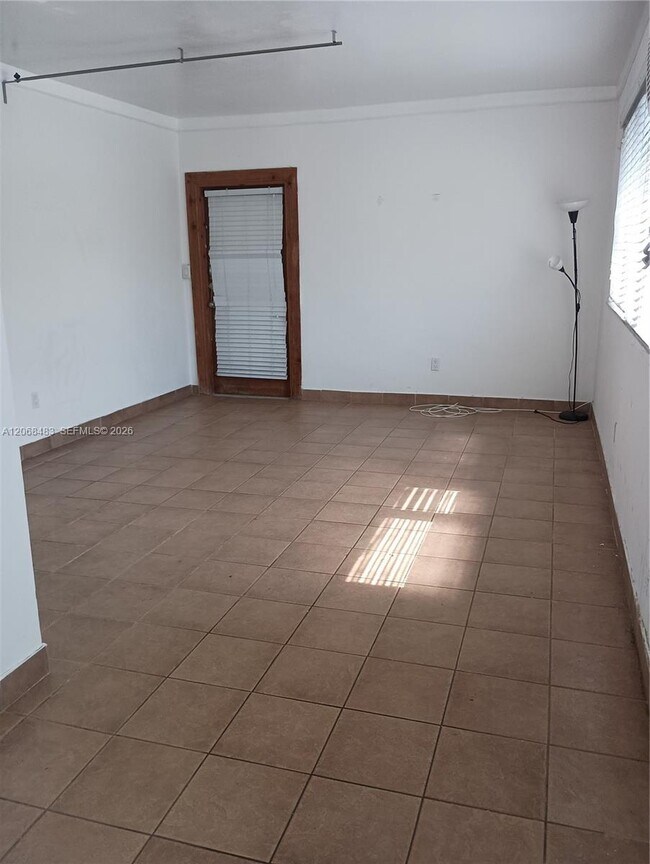 8132 Harding Ave Unidad 1