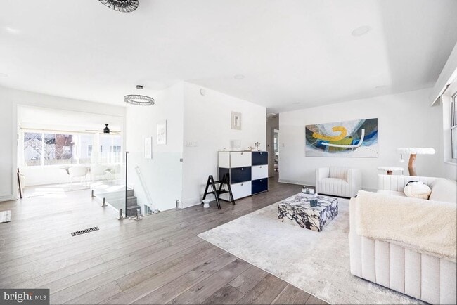 Photo - 5020 River Rd