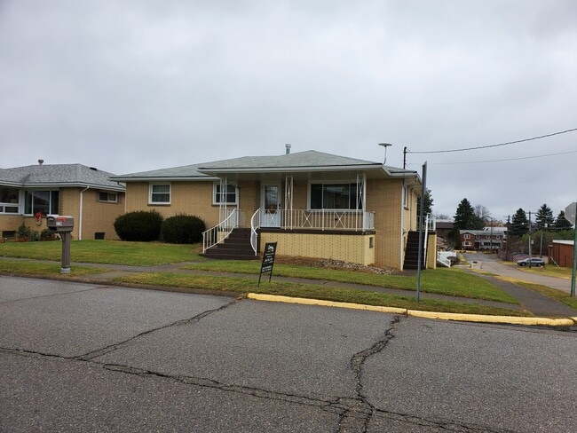 Photo - 229 Elaine St