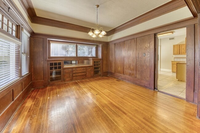 734 E Peralta Wy