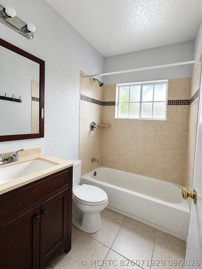 Photo - 21441 Crozier Ave