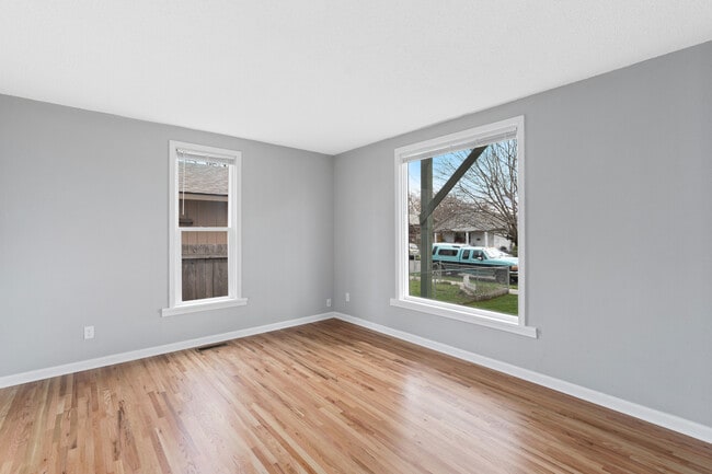 Photo - 2124 W College Ave