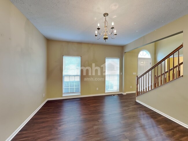 Photo - 453 Dakota Run