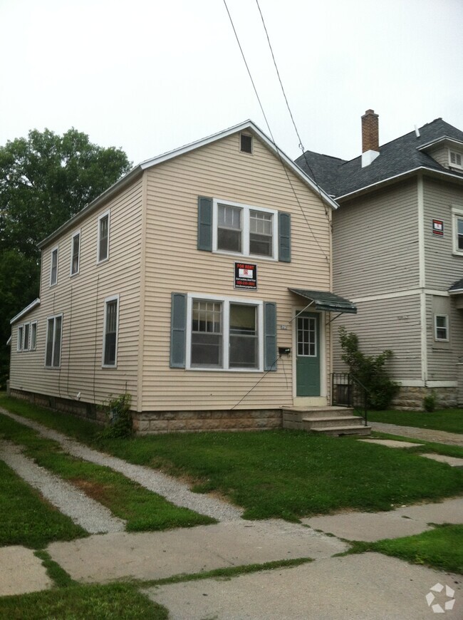 Building Photo - 823 Cherry St Rental