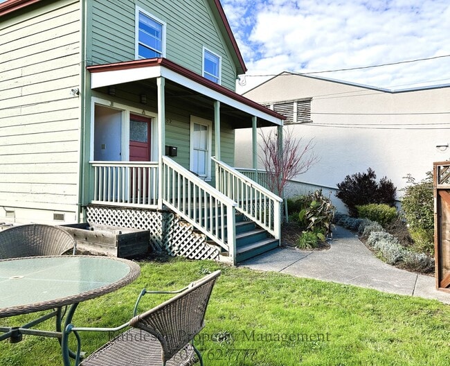 Building Photo - 137-B Court St., Petaluma, Ca. Unit B Rental