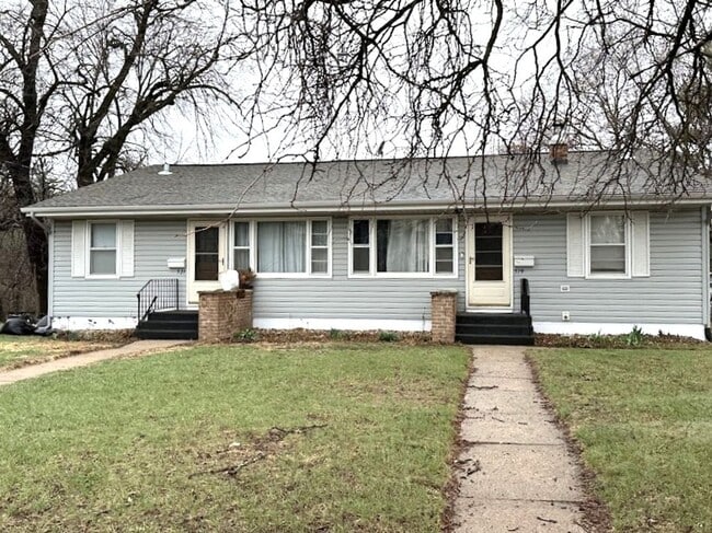Building Photo - 3 Bedroom Duplex