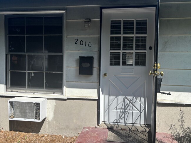 Photo - Ontario, 2008-2012 Unit 2010