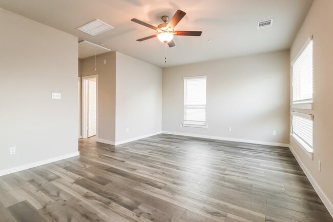 Photo - 337 N Centro Cir