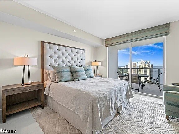 Building Photo - 3000 Oasis Grand Blvd Unit 2402