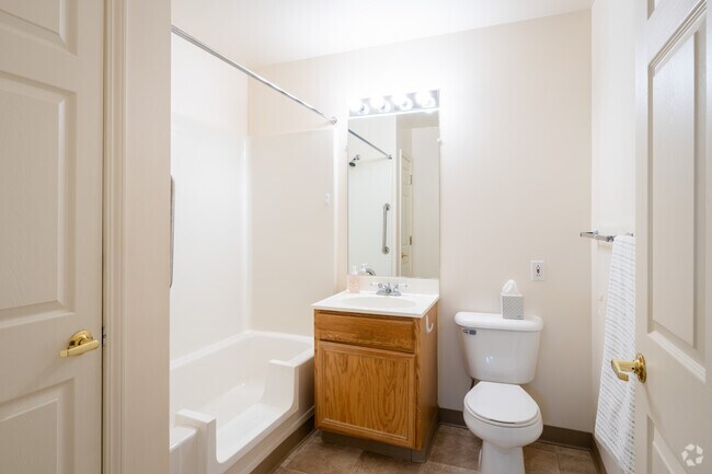 2BR, 1BA - 800 SF