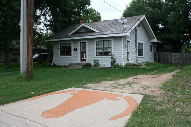 Photo - 301 Highlands St